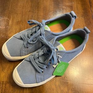 NEW Cariuma blue sneakers never worn, size 8.